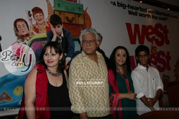 Om Puri and Ila Arun at press meet of Film 'West is West' (136948)