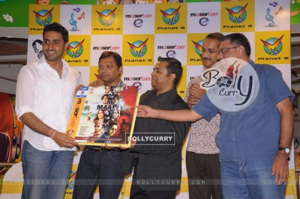 Abhishek Bachchan at Dum Maaro Dum DVD launch at Planet M (137015)