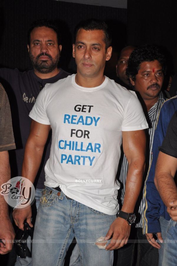Salman Khan at Chillar Party film first look (137044)