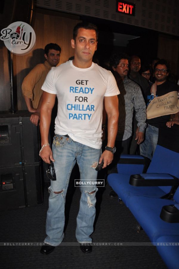 Salman Khan at Chillar Party film first look (137045)