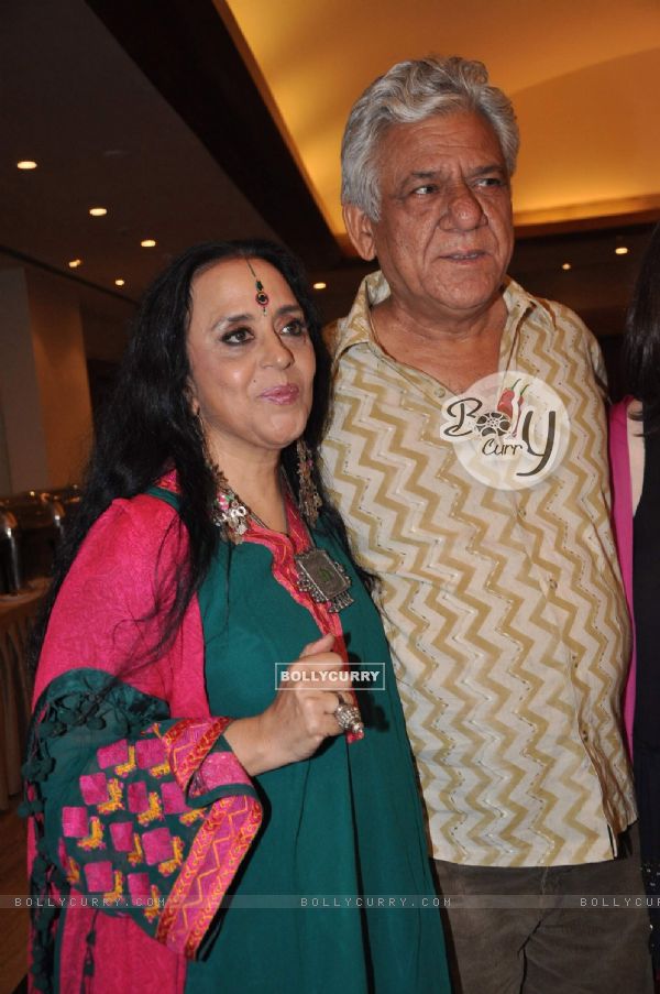 Om Puri and Ila Arun at press meet of Film 'West is West' (137059)