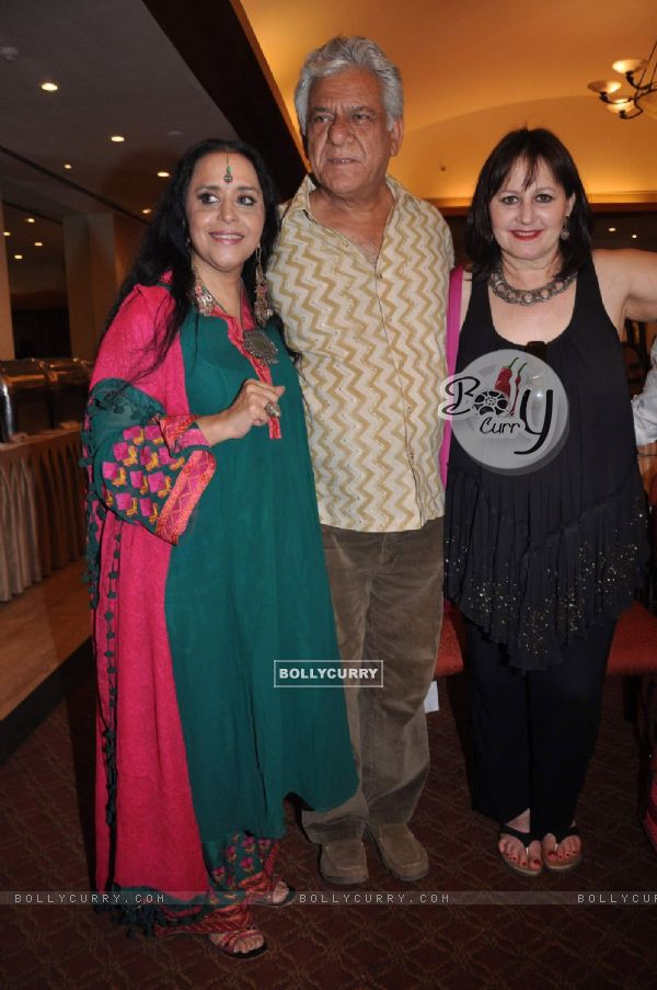 Om Puri and Ila Arun at press meet of Film 'West is West' (137061)