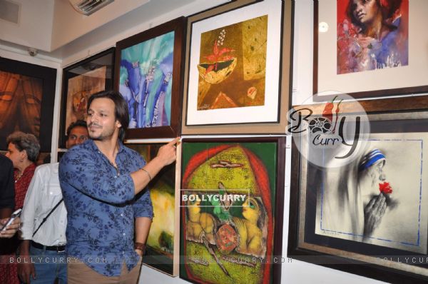 Vivek Oberoi at CPAA art exhibition, Breach Candy
