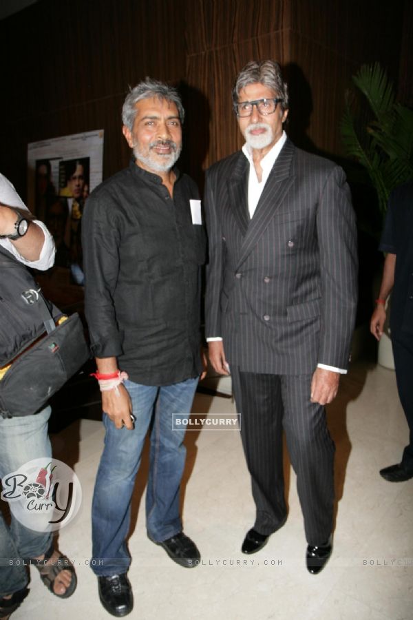 Amitabh Bachchan and Prakash Jha at film 'Aarakshan' first look launch at Hotel Novotel in Juhu, Mum (137533)