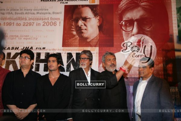 Amitabh, Prateik, Prasoon and Prakash Kha at film 'Aarakshan' first look launch at Hotel Novotel