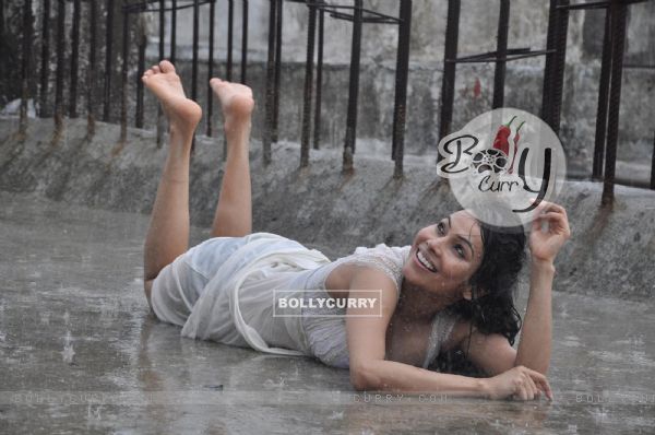 Nikita Rawal co-star actress of film 'Happy Birthday' enjoying the monsoon rain (138040)