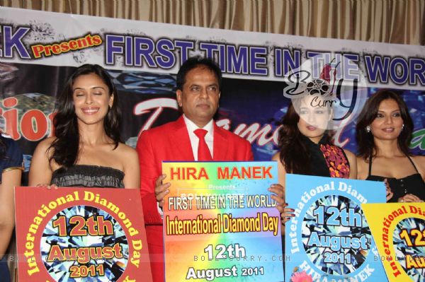Hrishita Bhatt, Yuvika Choudhary and Deepshikha grace Diamond Day Celebrations