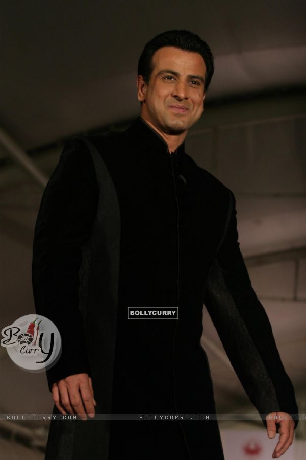 Ronit Roy walk the ramp for Shaina NC and Manish Malhotra at the Pidilite-CPAA charity fashion show