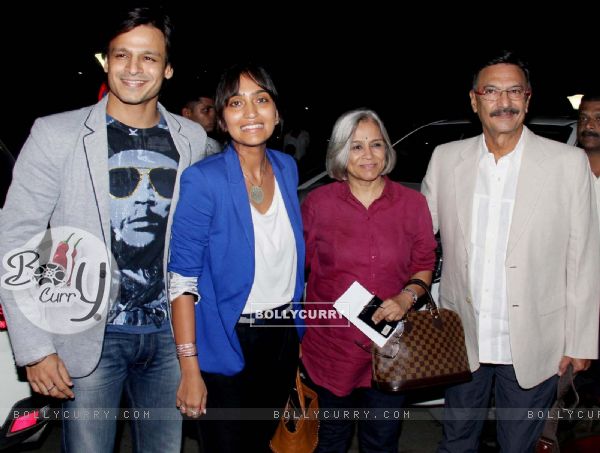Vivek and Suresh Oberoi with their wife leaves for IIFA