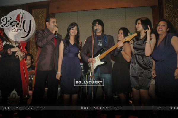 Celebs at Sudesh Bhosle's birthday bash