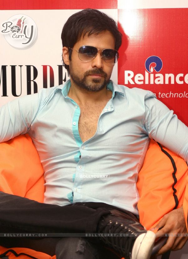 Emraan Hashmi at Reliance Digital store to promote his film 'Murder 2' in New Delhi (145745)