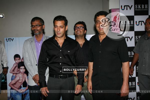 Salman Khan at Premiere of movie 'Chillar Party' (146224)