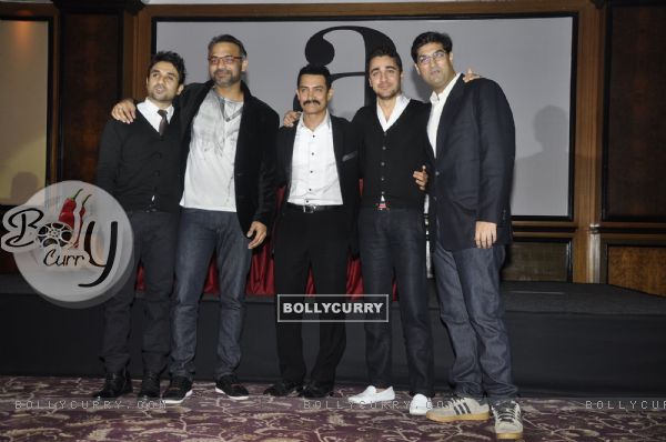 Aamir Khan, Imran, Vir Das, Kunal Roy at Delhi Belly Success Bash at Taj Lands End, Bandra (146245)