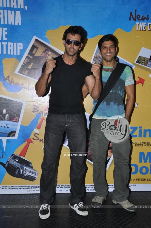 Hrithik, Farhan flag off their road tour from Mumbai to Delhi to promote their film Zindagi Na Milegi Dobara at Mehboob Studios in Bandra, Mumbai (146324)