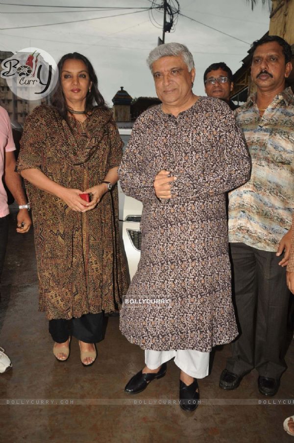 Javed Akhtar and Shabana Azmi at Bablu Aziz prize distribution for children event, Santacruz