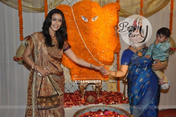 Hrishita Bhatt at wedding reception party of Dr.Abhishek and Dr.Shefali Khar