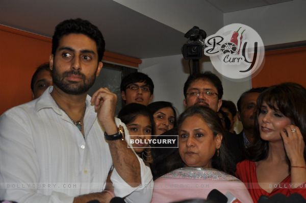 Jaya & Abhishek Bachchan at 'VIBRATIONS THE WELLNESS ZONE' by Vrinda J Mehta