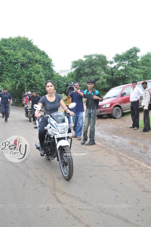 Katrina Kaif ride bike as pillion to promote her film 'Zindagi Na Milegi Dobara', Filmcity