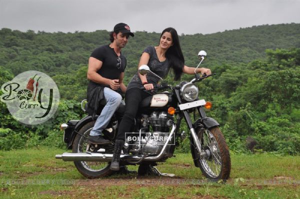 Katrina Kaif ride bike with Hrithik Roshan to promote their film 'Zindagi Na Milegi Dobara', Filmcit