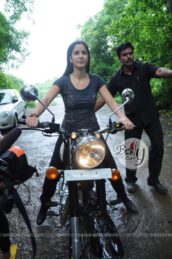 Katrina Kaif ride bike for ZNMD (148804)