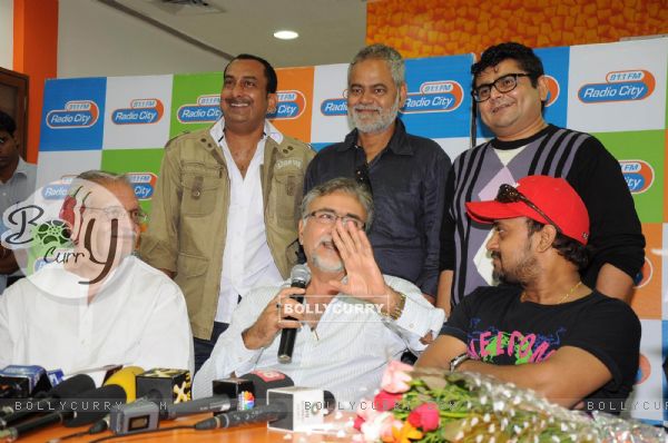 Chala Mussadi Office Office music launch by Gulzar at Radio City. . (149701)