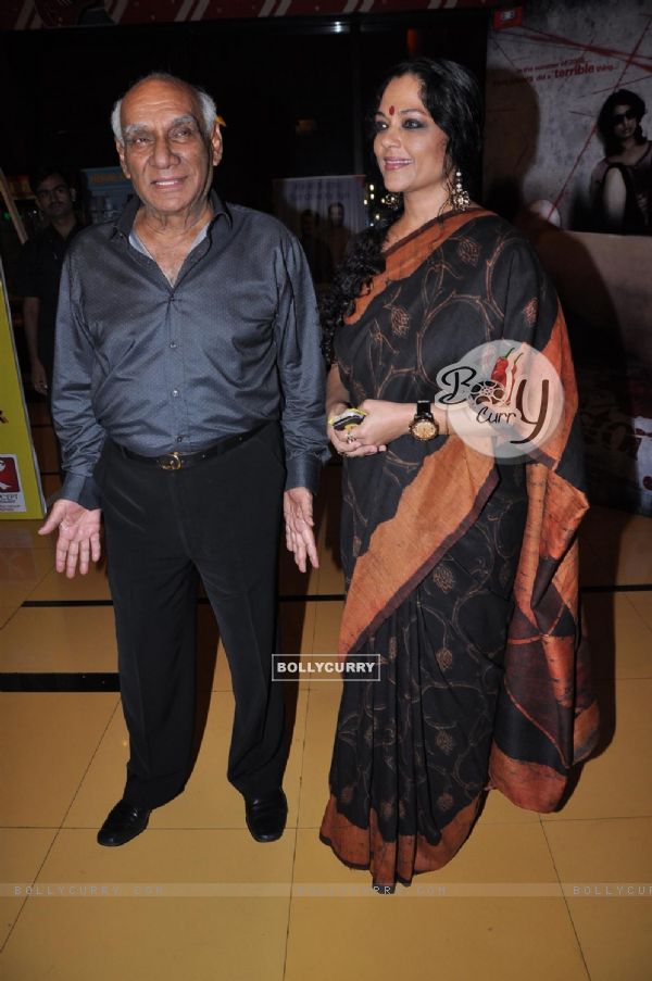 Yash Chopra and Tanvi Azmi at premiere of movie 'Bubble Gum' (150066)