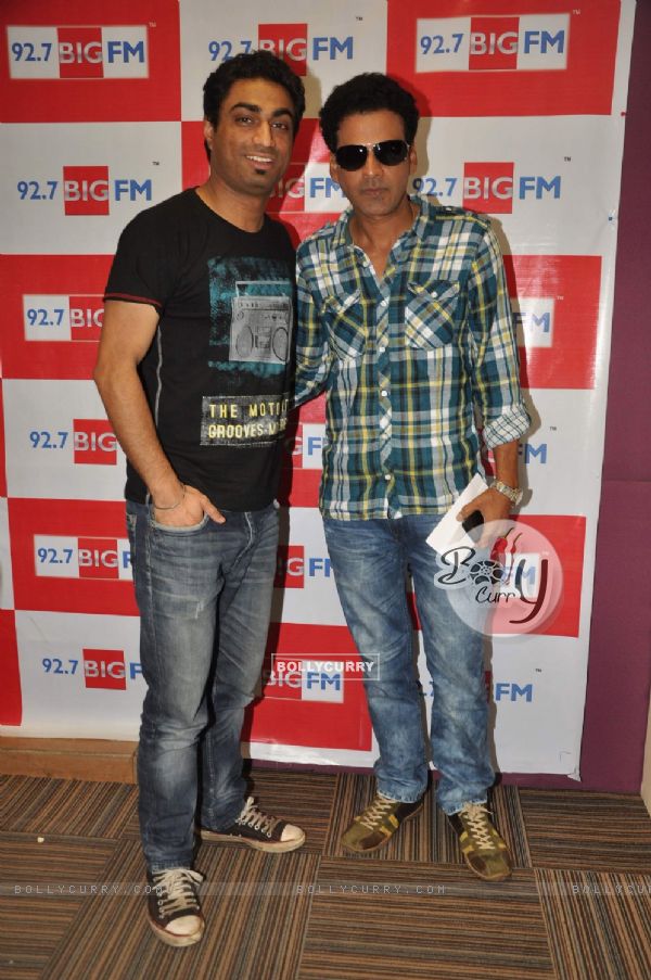 Manoj Bajpai at Aarakshan promotional event at Big FM (151125)