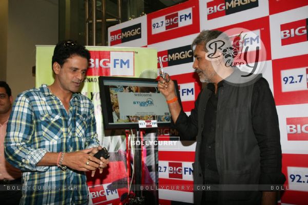Prakash Jha and Manoj Bajpai at Aarakshan promotional event at Big FM (151142)