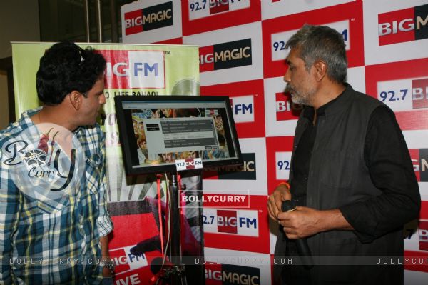 Prakash Jha and Manoj Bajpai at Aarakshan promotional event at Big FM (151144)
