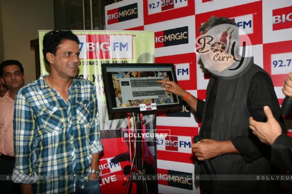 Prakash Jha and Manoj Bajpai at Aarakshan promotional event at Big FM (151146)