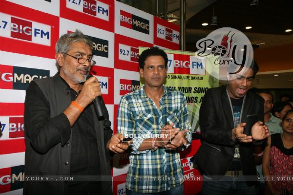 Prakash Jha and Manoj Bajpai at Aarakshan promotional event at Big FM (151149)
