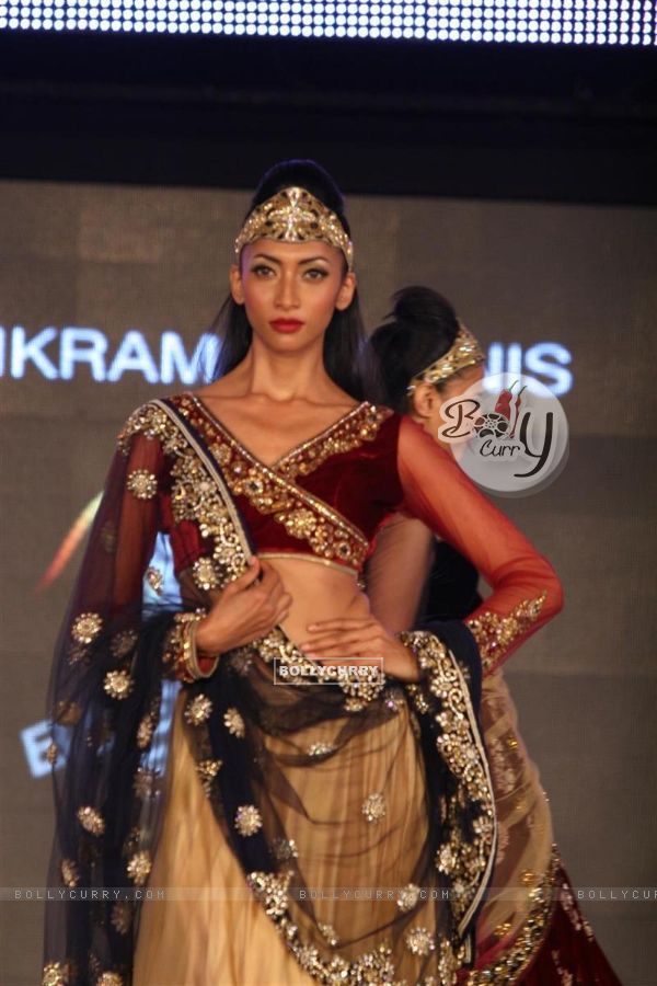 Dia Mirza walks the ramp for designer Vikram Phadnis at the Blenders Pride Fashion Tour 2011 finale