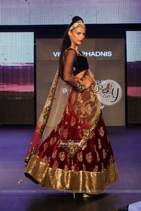 Dia Mirza walks the ramp for designer Vikram Phadnis at the Blenders Pride Fashion Tour 2011 finale