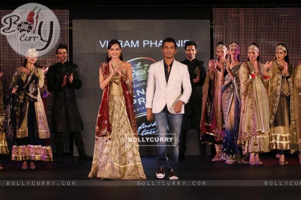 Dia Mirza walks the ramp for designer Vikram Phadnis at the Blenders Pride Fashion Tour 2011 finale