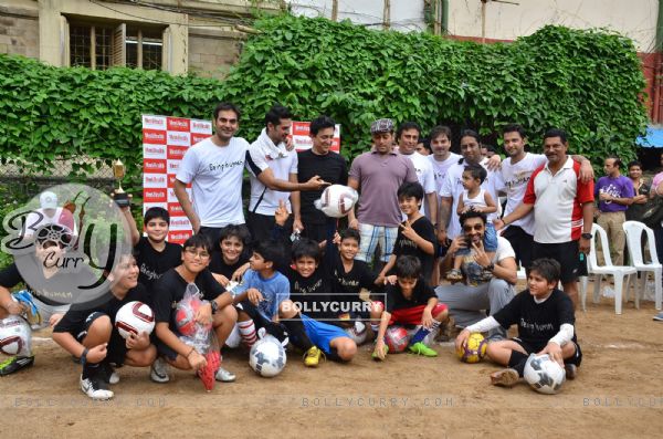 Sohail Khan, Arbaaz Khan, Dino Morea, Salman Khan at Men's Health Friendly Soccer match with celeb dads and kids at Stanslauss School. .