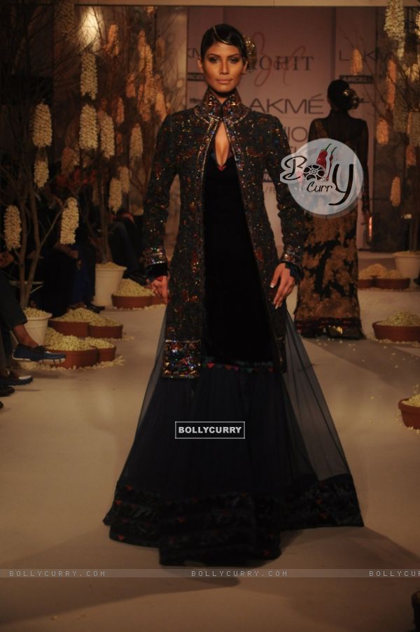 Model displaying designer Rohit Bal's collection at Lakmashion Week Winter/Festive 2011. .