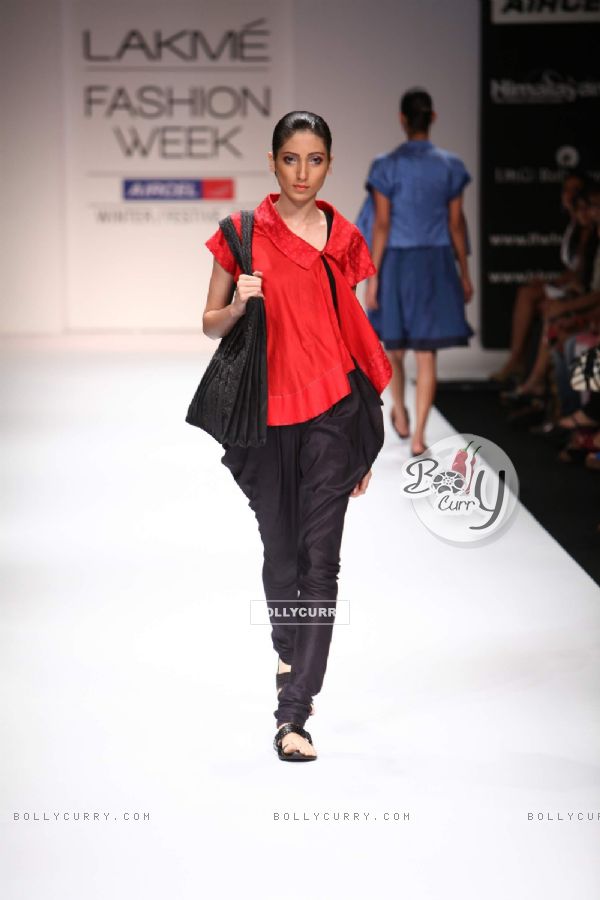Model walk on the ramp at Lakme Fashion Week 2011 Day 2, in Mumbai