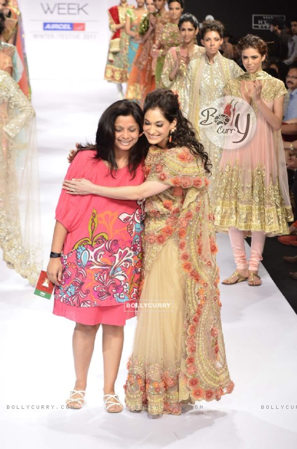 Model displays designer Preeti S. Kapoor's creation during the Lakme Fashion Week Day 5 in Mumbai. .