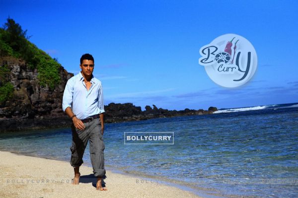 Imraan Khan walking on the beach