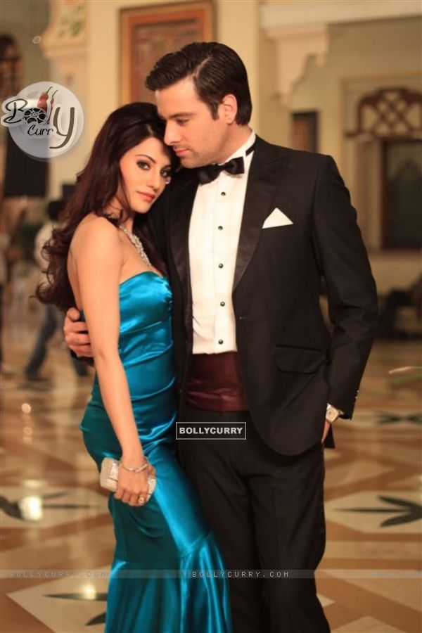 Mikaal Zulfikaar and Priti Soni in U R My Jaan movie (156310)