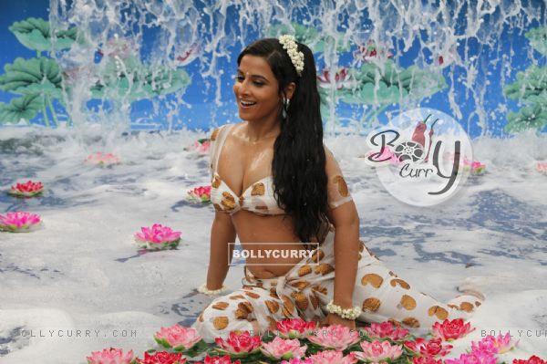 Vidya Balan in movie The Dirty Picture