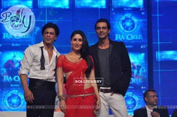 Shah Rukh, Arjun Rampal and Kareena on the Ra.One music launch (158681)