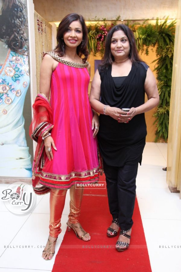 Achla Sachdev with Nisha sagar at her latest anaarkalis SMITTEN at Juhu, Mumbai