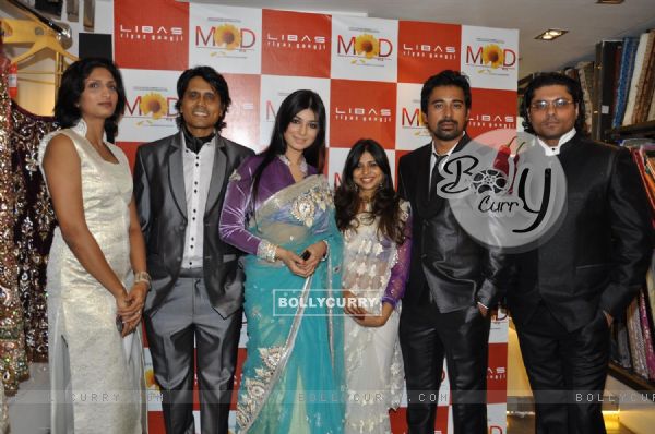 Nagesh Kukunoor, Ayesha Takia and Rannvijay Singh promote their film 'Mod' with unveiling clothes collection designer by Riyaz Gangji (159107)