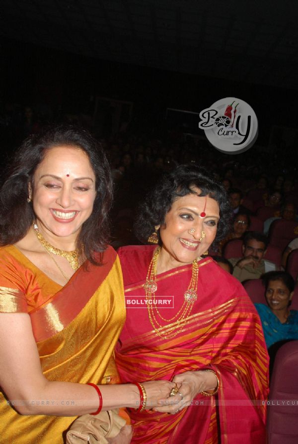 Hema Malini at Vyjayanthimala Bali tribute in Dadar