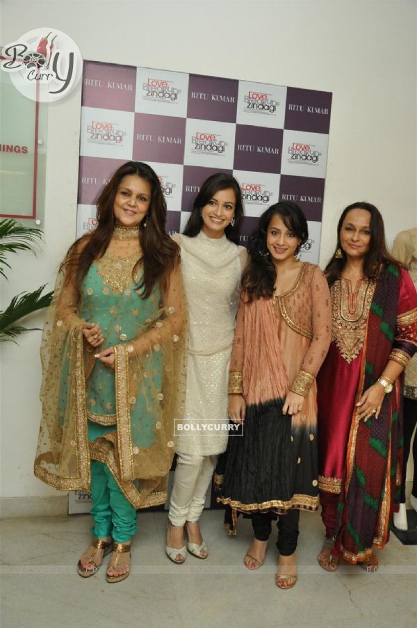 Dia Mirza promote her film 'Love Breakups Zindagi' at designer Ritu Kumar (160223)