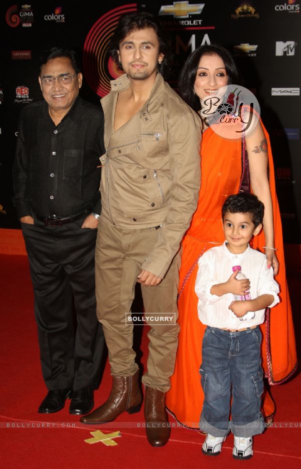 Sonu Nigam with family at 'Chevrolet Global Indian Music Awards' at Kingdom of Dreams in Gurgaon