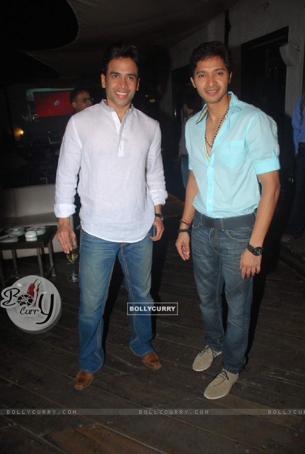 Tusshar Kapoor and Shreyas Talpade at Hum Tum Shabana film bash at Vie Lounge (160454)