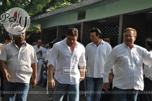 Sohail Khan, Anu Malik at Producer Surinder Kapoor funeral at Vile Parle in Mumbai