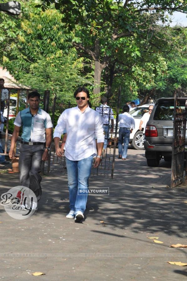 Vivek Oberoi at Producer Surinder Kapoor funeral at Vile Parle in Mumbai